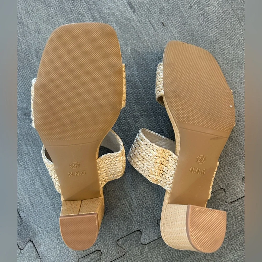 Women's Tan Woven Slide Sandals. Size 39.